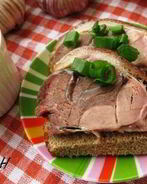 Свиная рулька с домашней аджикой