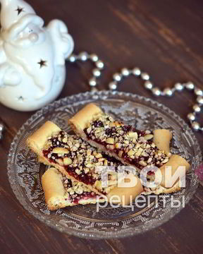 Песочные полоски с джемом и орехами