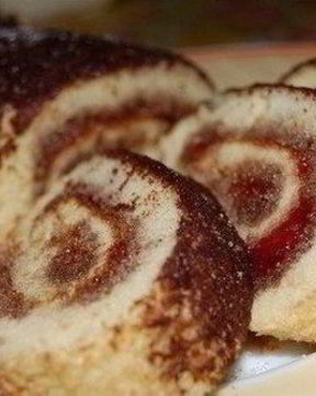 Рулет с джемом к чаю за 15 минут