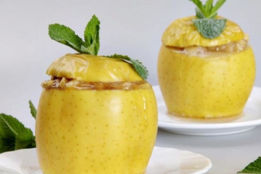 Рецепт запеченных яблок с бананом и абрикосовым джемом