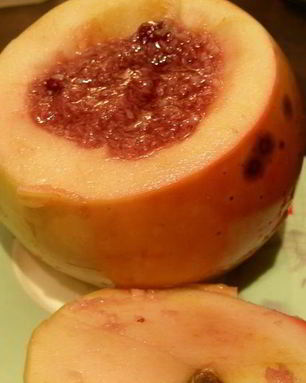 Запеченные яблоки с клюквенным джемом, кокосом и лимончелло