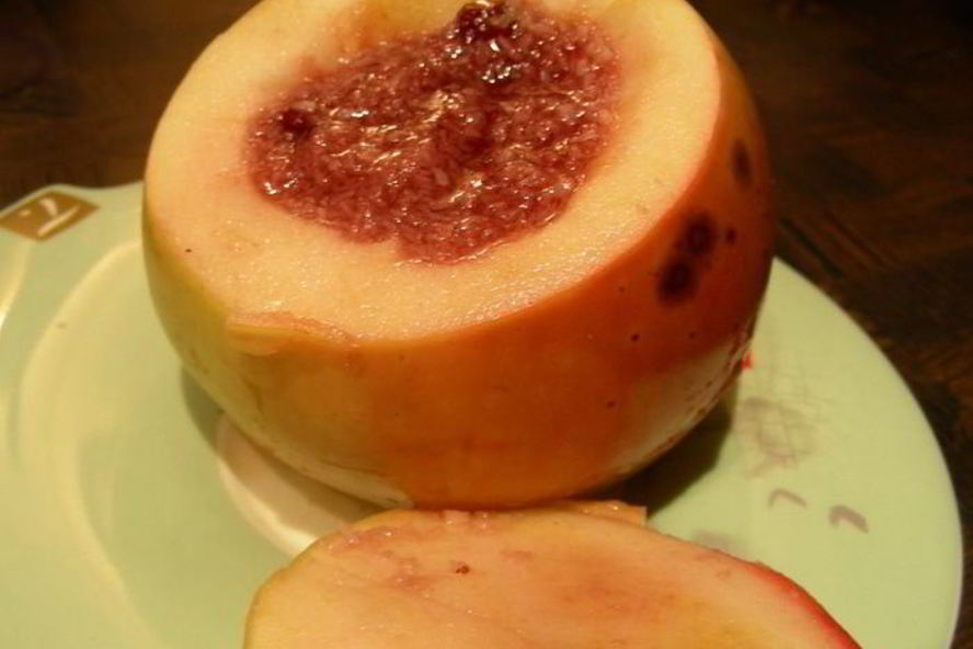 Рецепт запеченных яблок с клюквенным джемом, кокосом и лимончелло