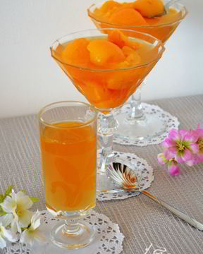 Десерт-компот из мушмулы на белом вине