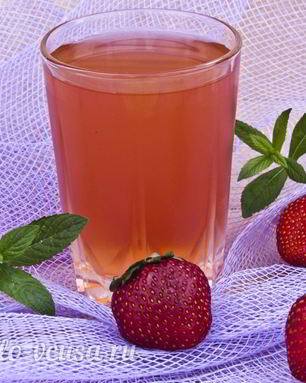 Клубничный компот с мятой