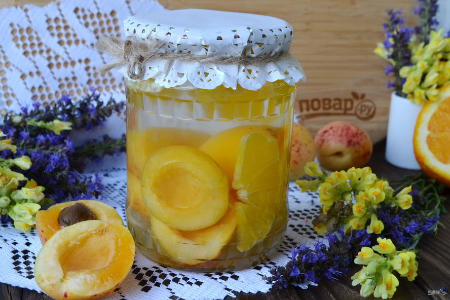 Рецепт компота из абрикосов и апельсинов на зиму