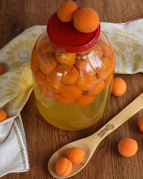 Компот из абрикосов