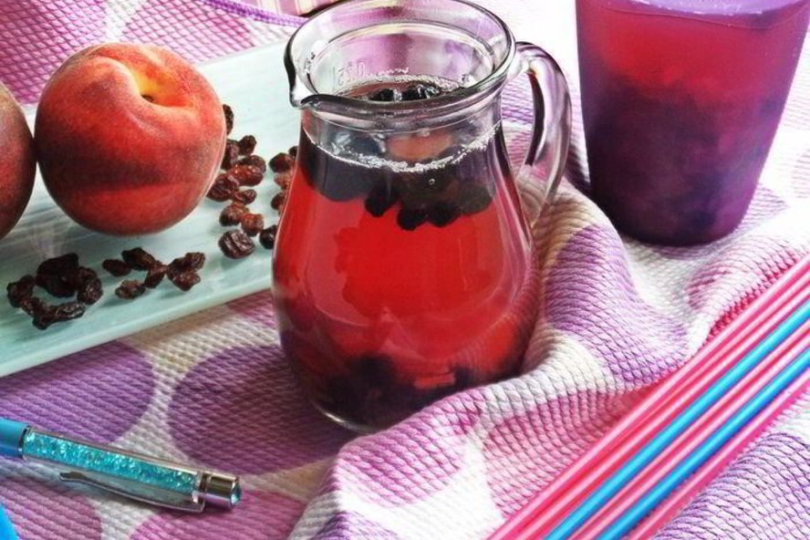 Рецепт компота из ревеня, черноплодки и изюма