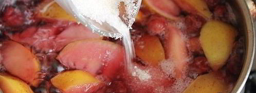 компот из вишни и яблок на зиму. Шаг 5