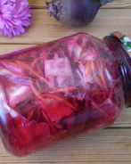 Быстрая маринованная капуста со свеклой