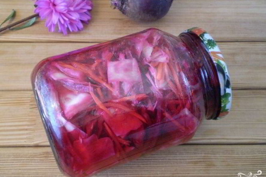 Рецепт быстрой маринованной капусты со свеклой