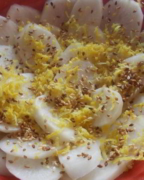 Дайкон маринованный в лимонной цедре