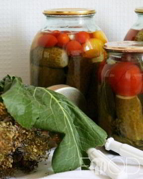 Маринованные огурцы с помидорами