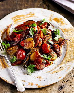 Молодой картофель с маринованным перцем