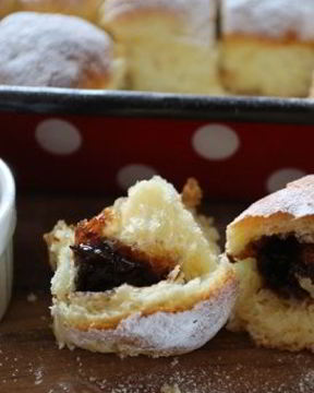 Булочка с повидлом