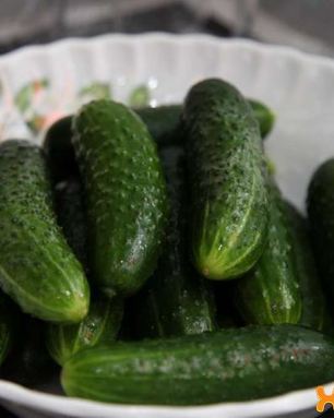 Малосольные огурцы на минеральной воде