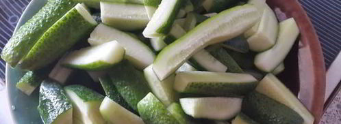 малосольные огурцы с горчицей в пакете. Шаг 3