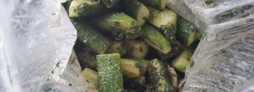 малосольные огурцы с горчицей в пакете. Шаг 4