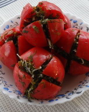 Малосольные помидоры с зеленью