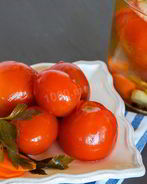 Малосольные помидоры в банке