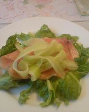 Соленый лосось с огурцом