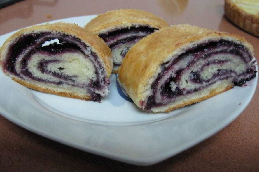 Рецепт рулета из творожного теста с вареньем