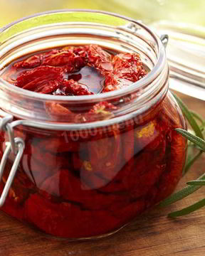 Вяленые помидоры в масле с чесноком