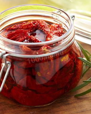 Вяленые помидоры в масле с чесноком