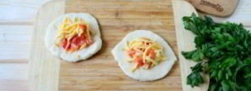 беляши с помидорами и сыром. Шаг 7