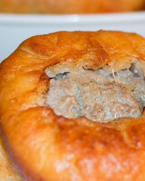Хрустящие беляши с мясом на дрожжевом тесте