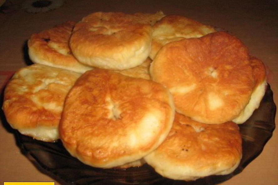 Рецепт пышных беляшей с мясом на сковороде