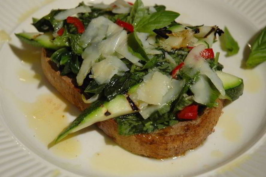 Рецепт брускетты из цукини со шпинатом