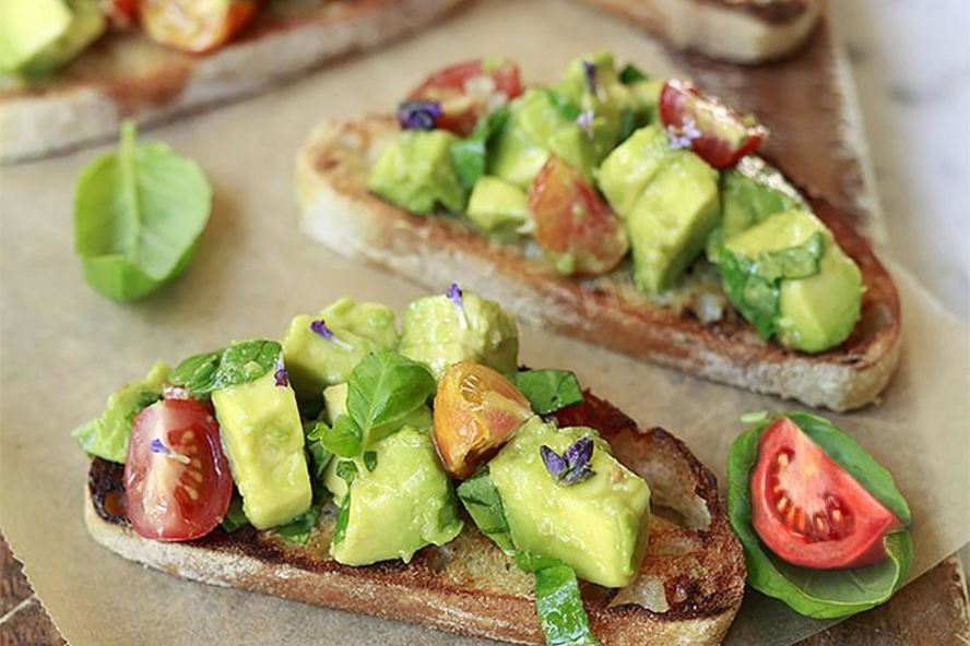 Рецепт брускетты с авокадо