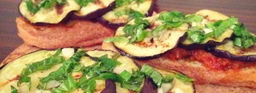 брускетта с баклажанами, мятой и топпингом. Шаг 10