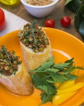 Брускетта с чечевицей