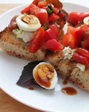 Брускетта с домашним соусом песто