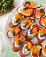 Брускетта с фруктами