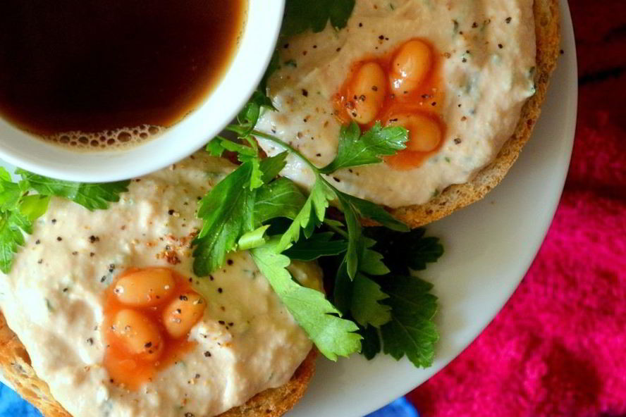 Рецепт брускетты с горбушей и фасолью