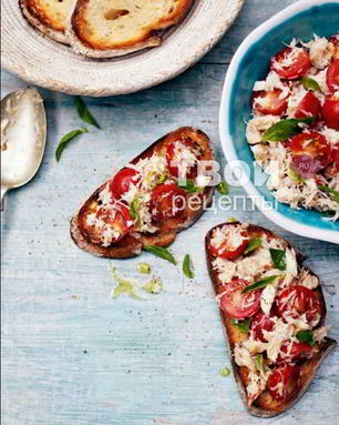 Брускетта с крабом