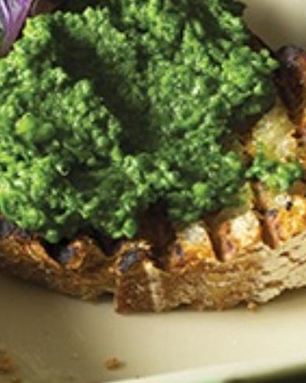 Брускетта с кремом из шпината