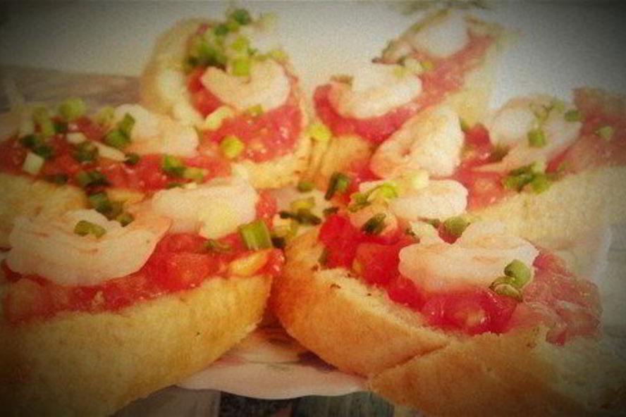 Рецепт брускетты с креветками и авокадо