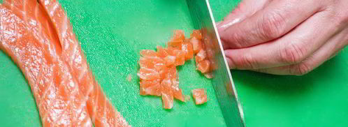 брускетта с лососем и томатами. Шаг 5