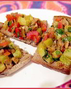 Брускетта с мясом и овощами