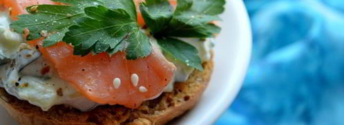 брускетта с огурцом и подкопченным лососем. Шаг 6