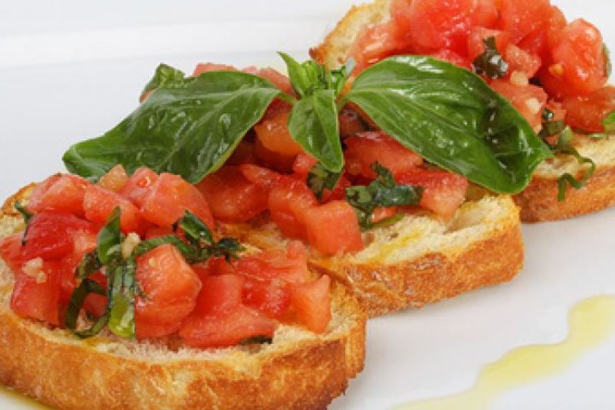 Рецепт брускетты с помидорами и базиликом