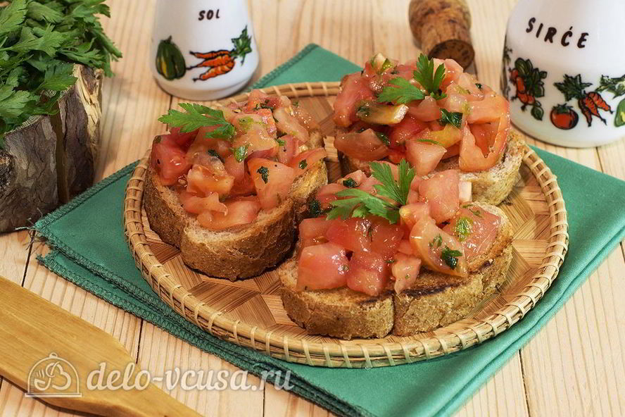 Рецепт брускетты с помидорами и чесноком