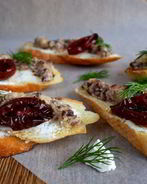 Брускетта с сардинами и сливочным сыром