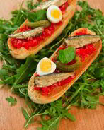 Брускетта со шпротами