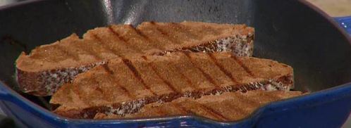 брускетты с лисичками, сельдереем и зеленым луком. Шаг 9