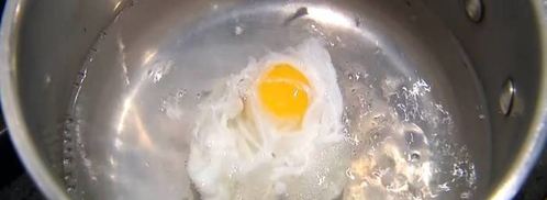 брускетты с тунцом, анчоусами и яйцами пашот. Шаг 4