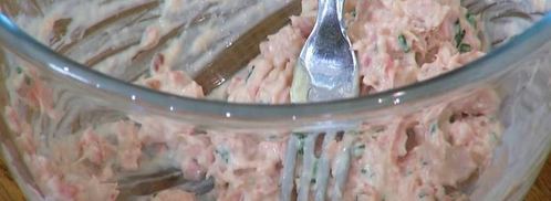 брускетты с тунцом, анчоусами и яйцами пашот. Шаг 6